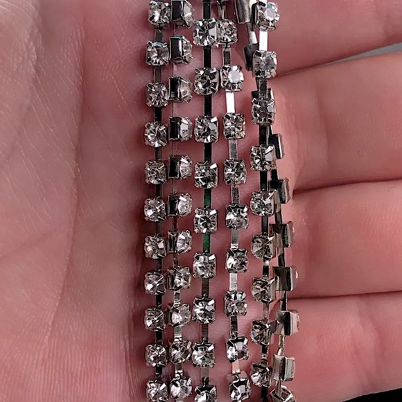 Silver Rhinestone Layered Thigh Chain Body Jewelry - Picture 6 of 7